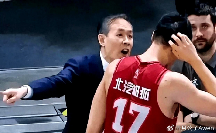 2026世界杯-拿600万，打鱼腩正负值0+被杨文学单吃2次，球迷：原地退役吧|范子铭|许利民|北京|北京首钢|篮板_新浪体育_新浪新闻